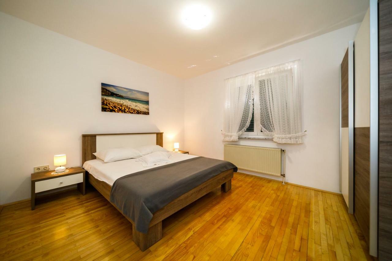 Apartment Anton Krk Town Exterior photo